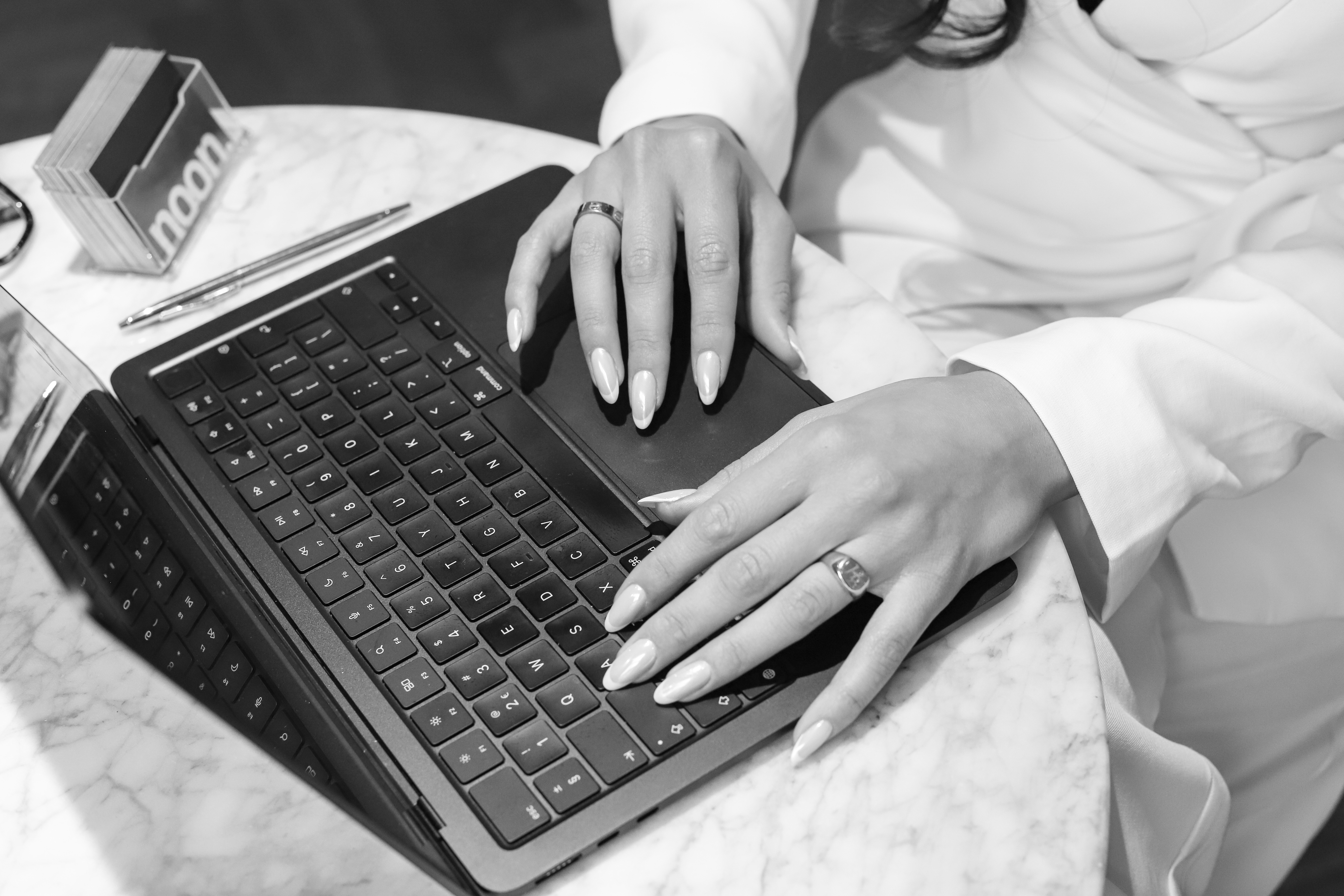 Ninevah Alkan: branding, fotografie en websites