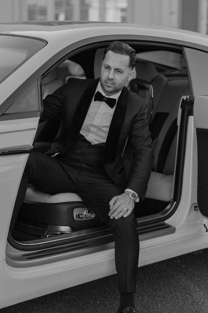 Vader en zoon glamour, Rolls-Royce, zwart-wit