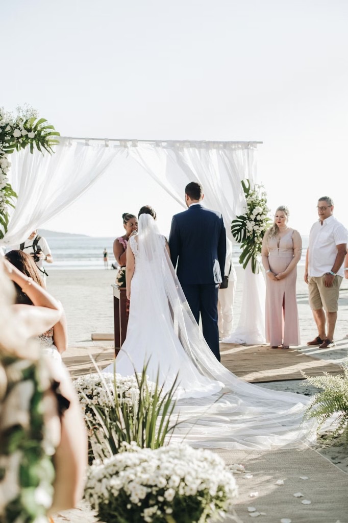 Trouwceremonie op het strand